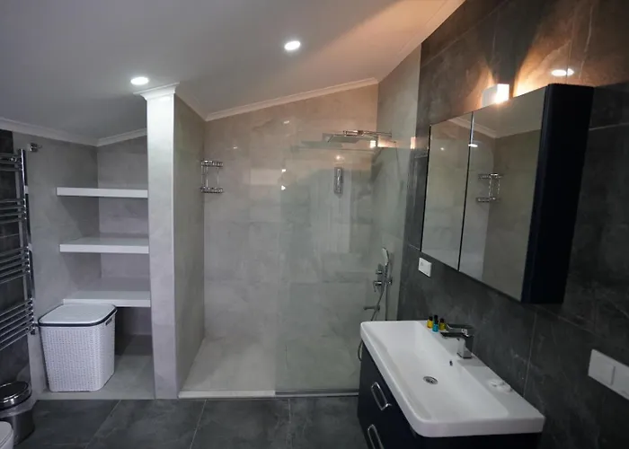 Villa Valencia By Luxury Group, Oeluedeniz, Private Pool